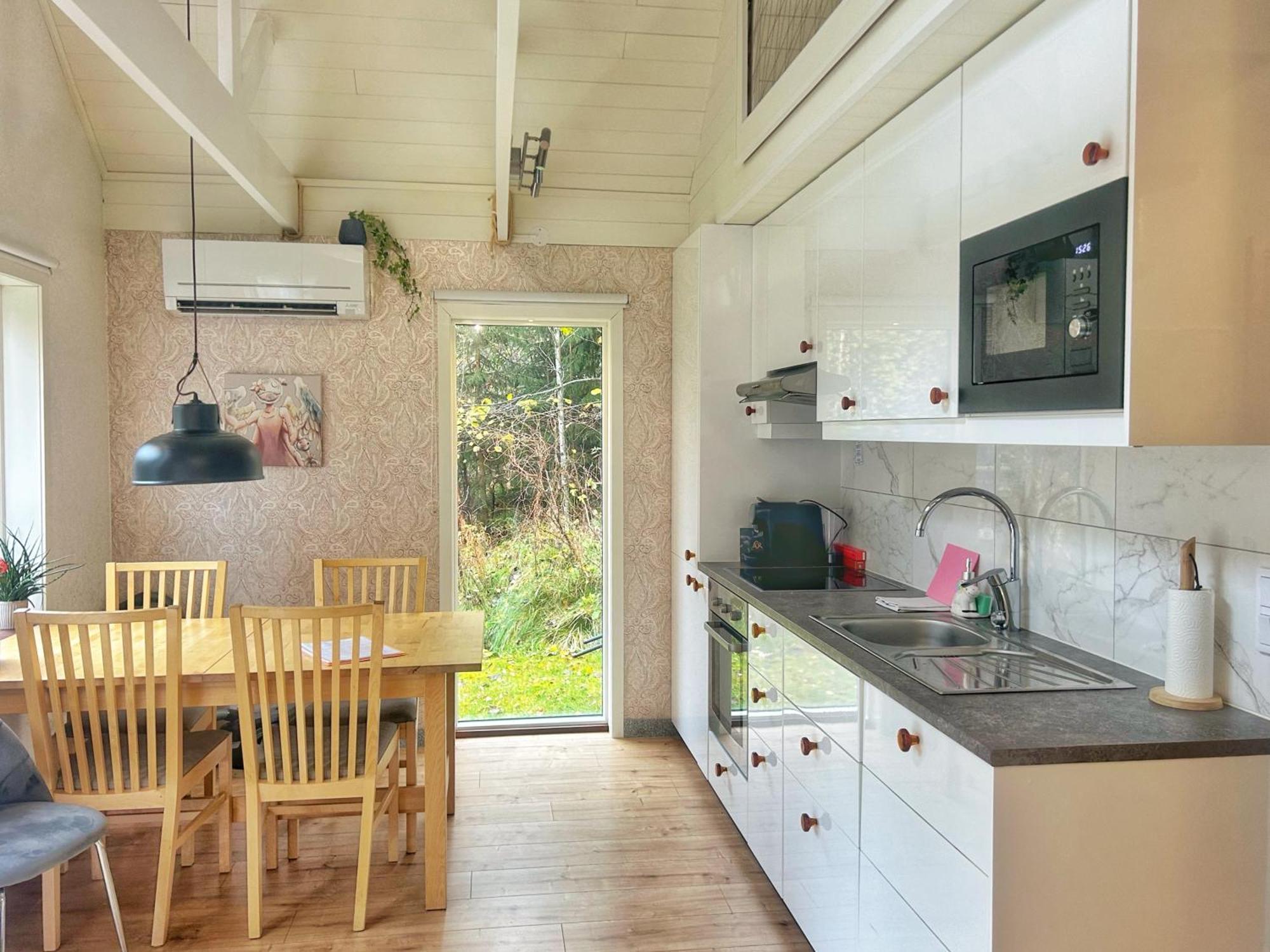 The Blomsholm Cabin - Load Your Electric Car Strömstad Exterior foto